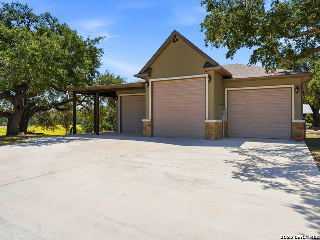 228 Lucky Rdg Property Photo 4