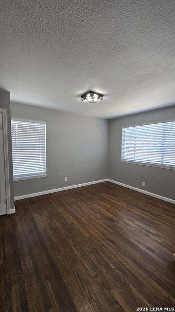 302 W Southcross Property Photo 3