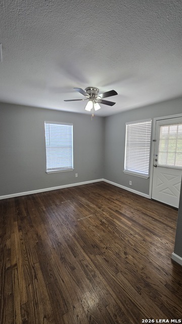302 W Southcross Property Photo 6