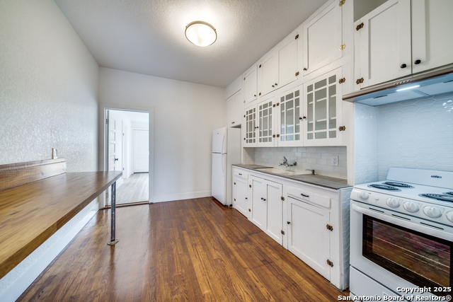 322 E Locust Property Photo 6