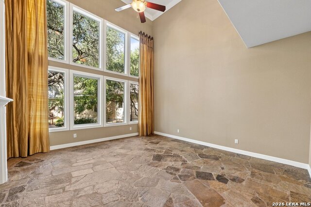 17323 Fountain Bluff Dr Property Photo 9