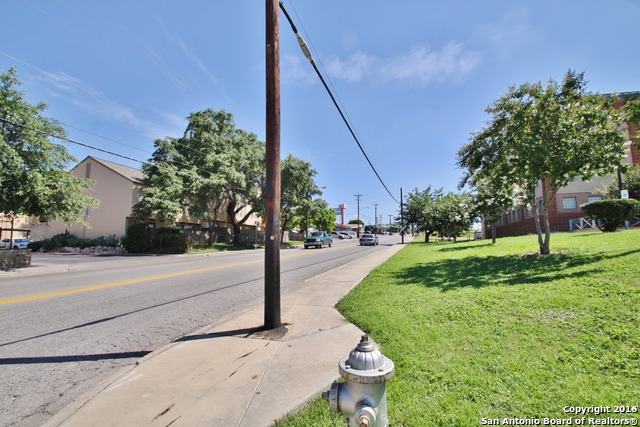 3230 Hillcrest Dr Property Photo 5