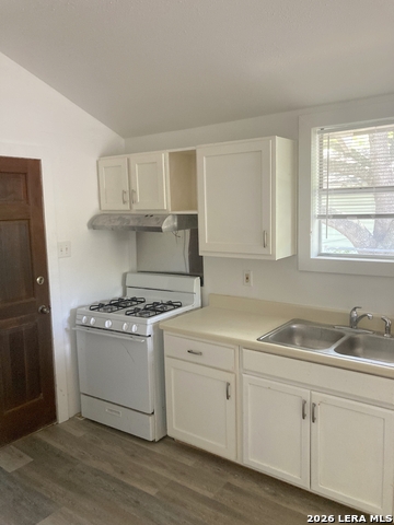 2409 Booker St Property Photo 4