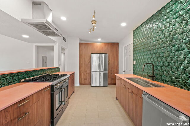 214 Southbridge St Property Photo 14