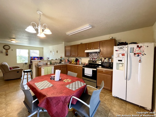 910 Absolon Farm Property Photo 5