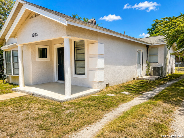 1203 Lamar St Property Photo 2