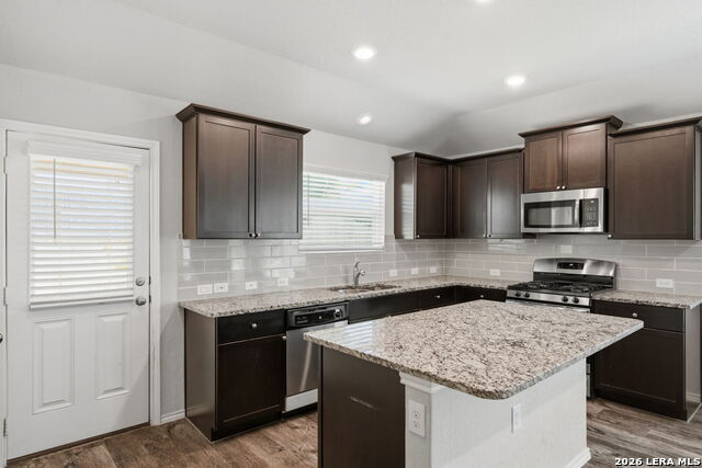 10403 Midsummer Mdw Property Photo 3