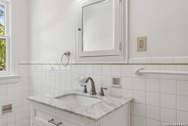 120 Lamont Ave Property Photo 47