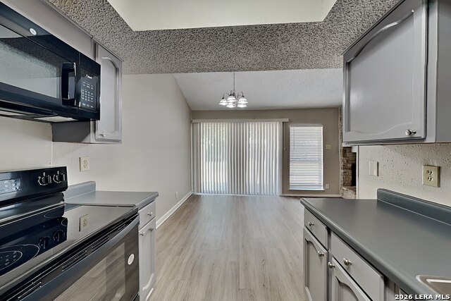 7527 Ledgebrook Drive Property Photo 4