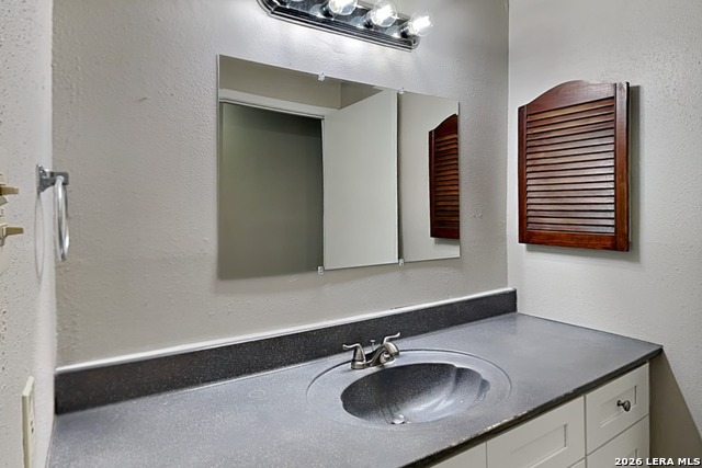 7527 Ledgebrook Drive Property Photo 14