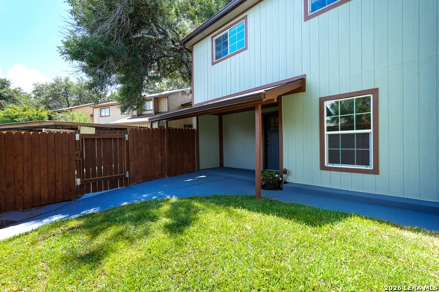 12027 Ashrock Ct Property Photo 3
