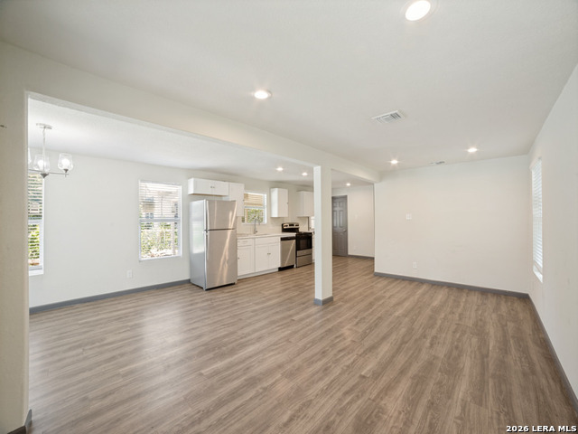 334 Bank St Property Photo 5