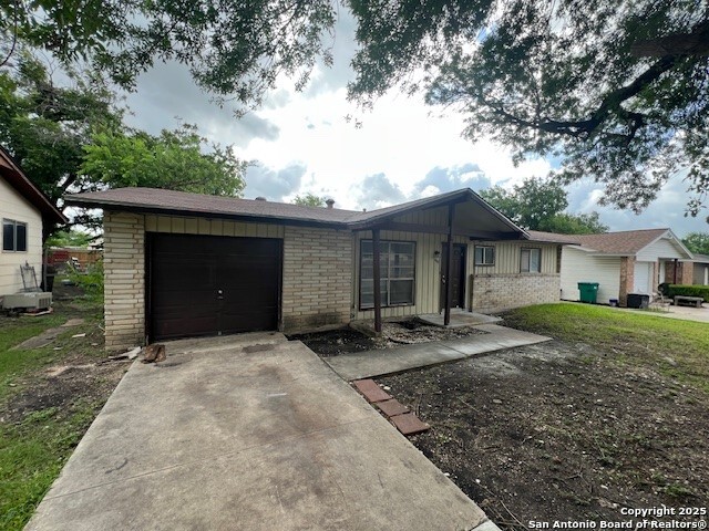 402 MICHELLE DR Property Photo 1