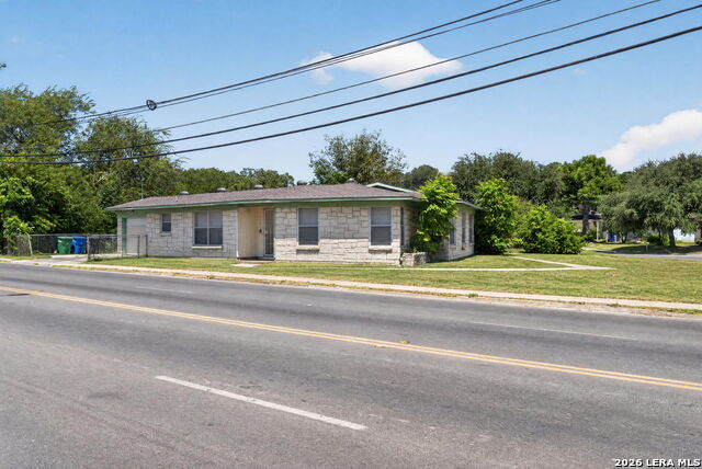 111 Laddie Pl Property Photo 4