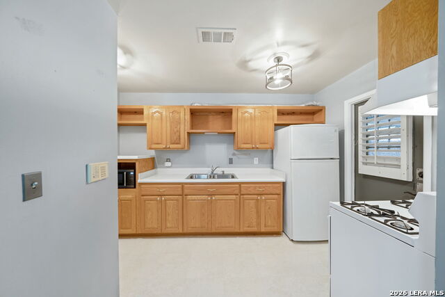 6022 Castle View Property Photo 8