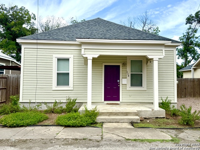 114 Oleander St Property Photo 2