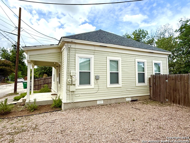 114 Oleander St Property Photo 3