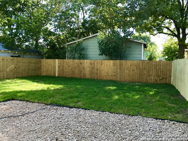 114 Oleander St Property Photo 4