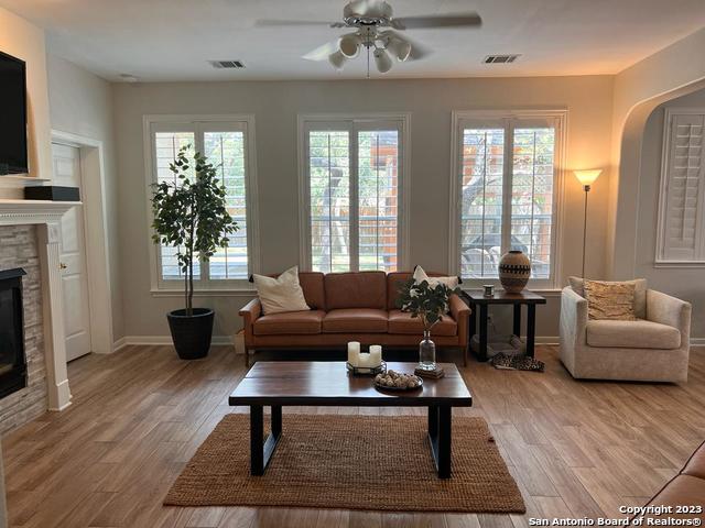 407 Elkgrove Ct Property Photo 2