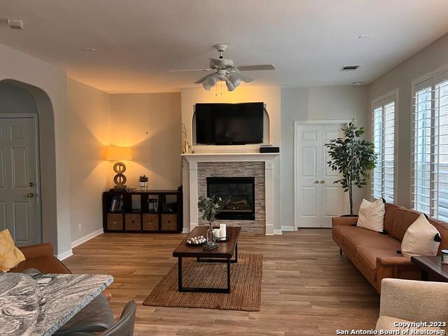 407 Elkgrove Ct Property Photo 5