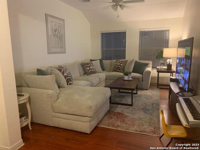 407 Elkgrove Ct Property Photo 17