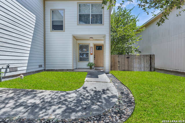 8218 Laurel Bnd Property Photo 4