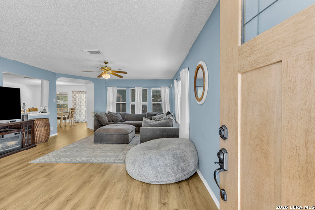 8218 Laurel Bnd Property Photo 5