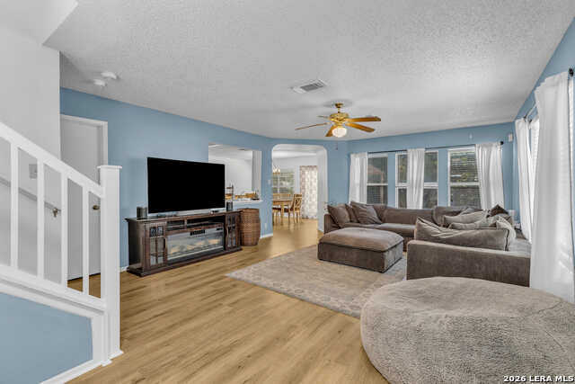 8218 Laurel Bnd Property Photo 6