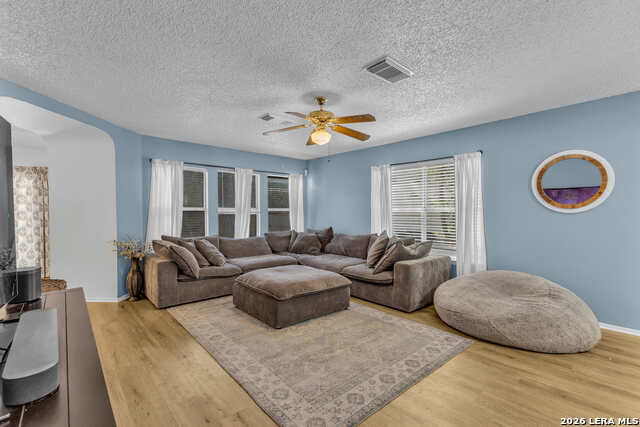 8218 Laurel Bnd Property Photo 7