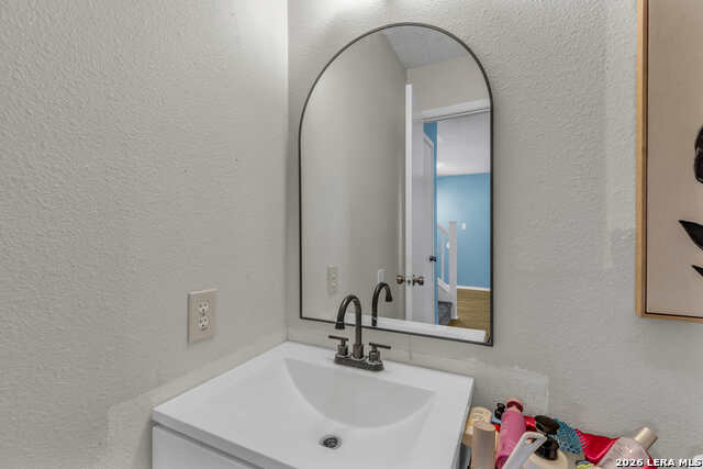 8218 Laurel Bnd Property Photo 15