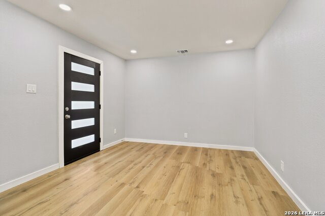 1126 W Lullwood Ave Property Photo 4