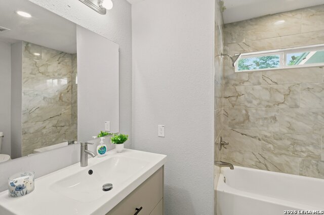 1126 W Lullwood Ave Property Photo 12