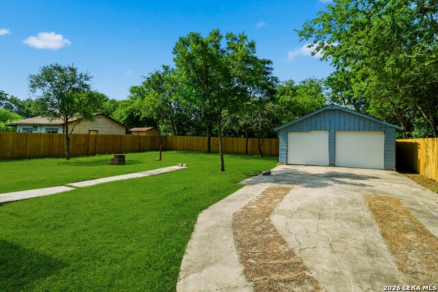 1126 W Lullwood Ave Property Photo 14
