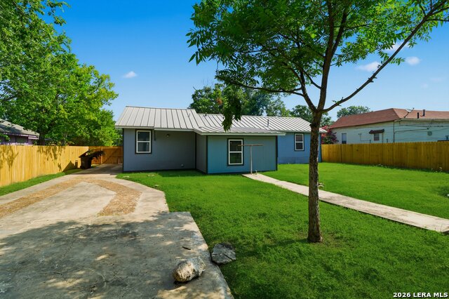 1126 W Lullwood Ave Property Photo 15