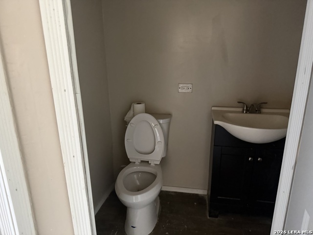 786 39th St W Property Photo 13