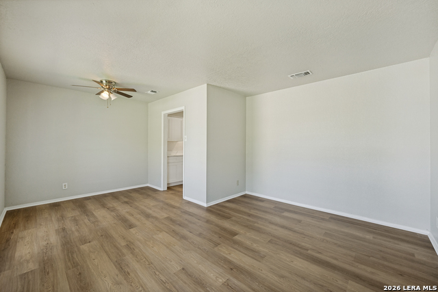4240 Chestnuthill Dr Property Photo 3
