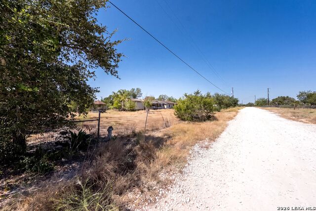 990 Hillcrest Trl Property Photo 3