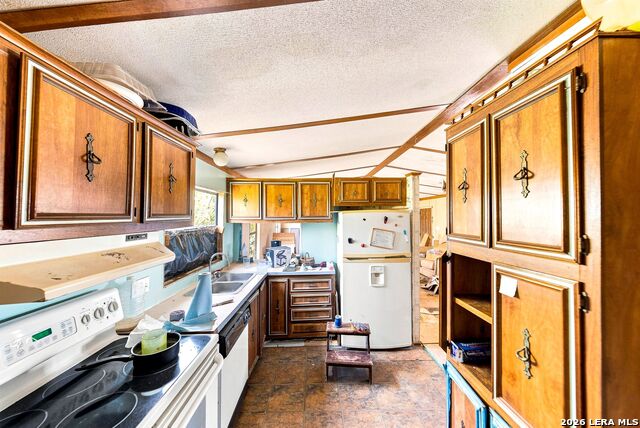 990 Hillcrest Trl Property Photo 14
