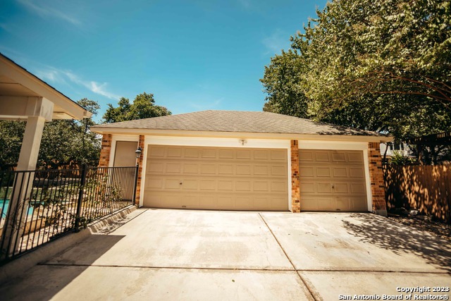 519 Wildgrove Ln Property Photo 3
