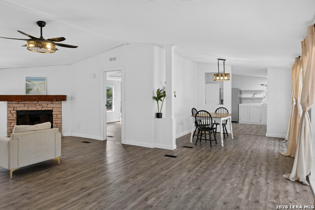 2408 Deer Run Pass Property Photo 5