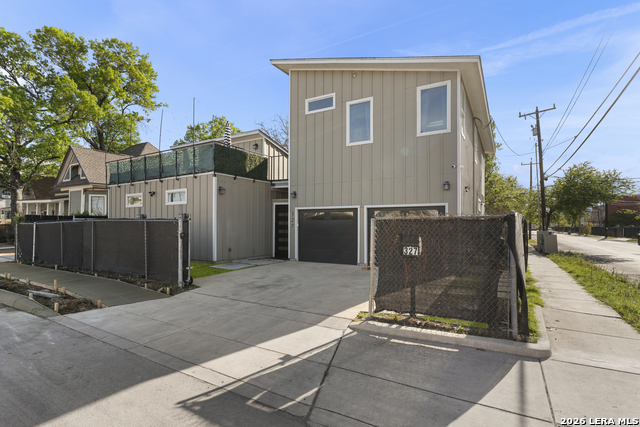 327 Jackson St Property Photo 3