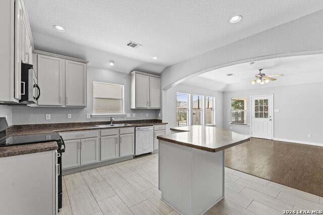 9718 Sun Ml Property Photo 10