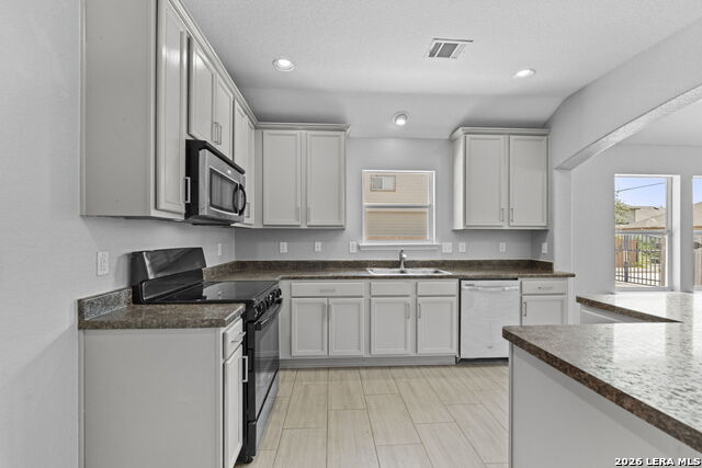 9718 Sun Ml Property Photo 11
