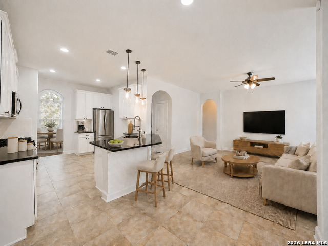 7619 Culebra Property Photo 6