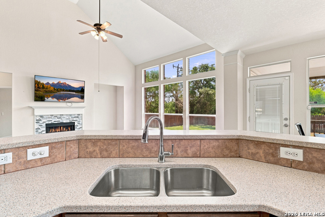 718 Desert Bluff Property Photo 11
