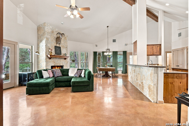 2 Trophy Property Photo 5