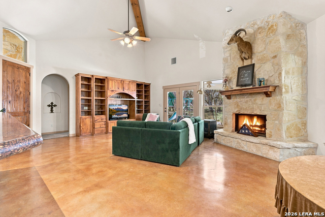2 Trophy Property Photo 6