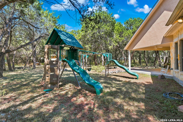 2 Trophy Property Photo 28