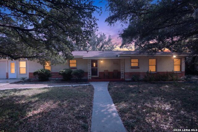 2611 Danbury St Property Photo 2