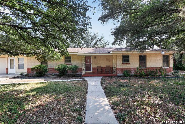 2611 Danbury St Property Photo 3